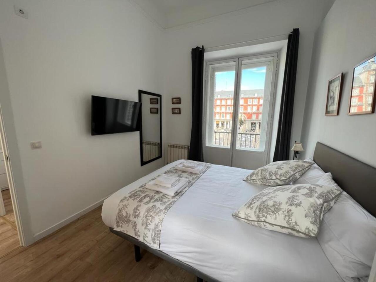 Plaza Mayor Madrid Chambre photo